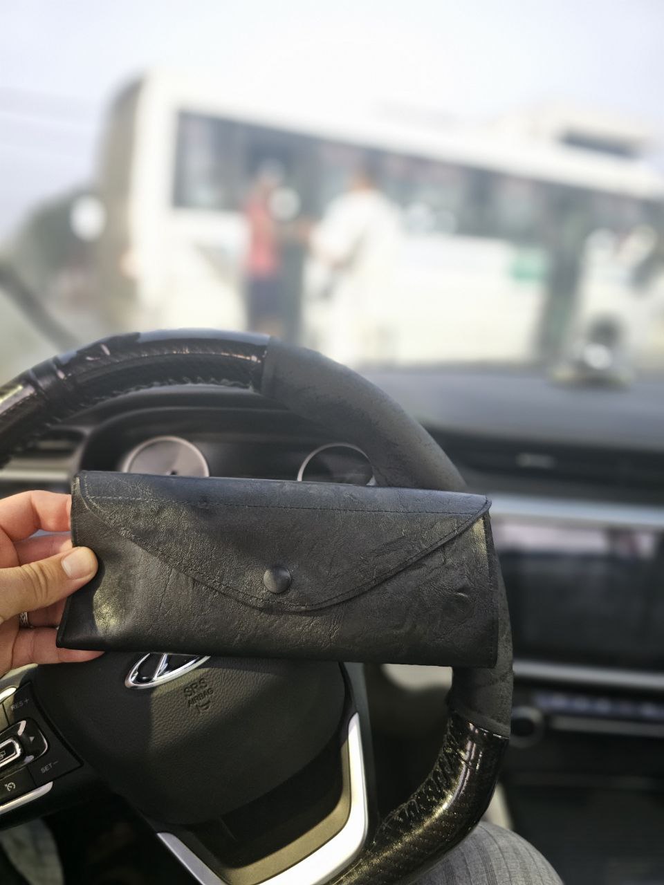 محفظة وثائق السيارة الفاخرة