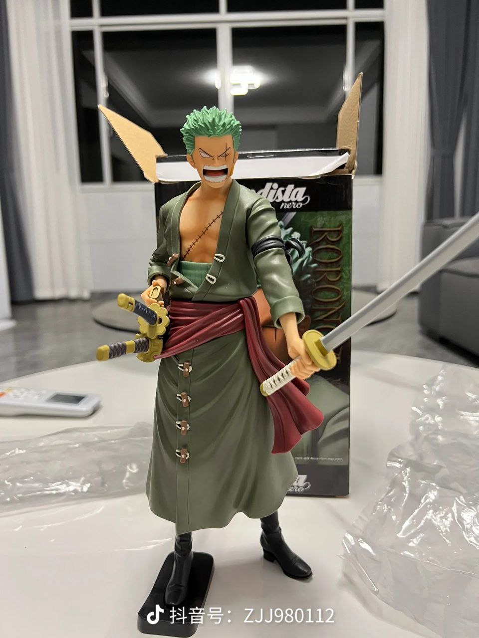 ✨💚 تمثال زورو – بطل ون بيس الأسطوري 💚✨