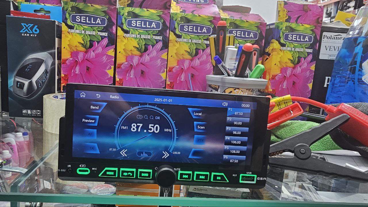 حوّل سيارتك إلى مركز ترفيه وتحكم ذكي مع شاشة السيارة الأندرويد متعددة الوظائف